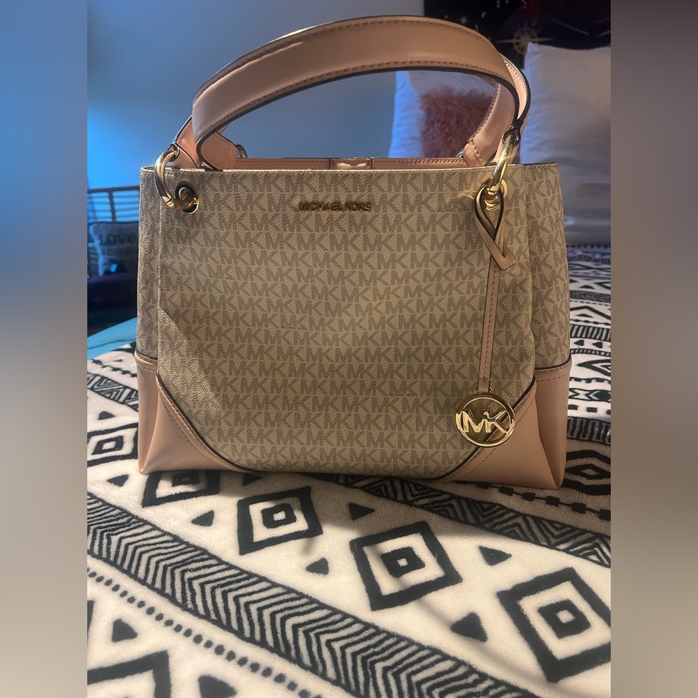Michael Kors Vanilla/soft pink monogram